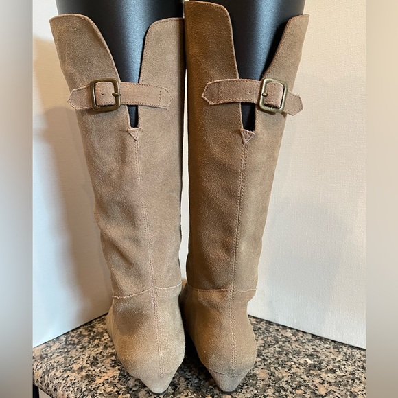 Coastal Cowgirl - Steve Madden - Taupe Suede Boots - 10 - Picture 4 of 12